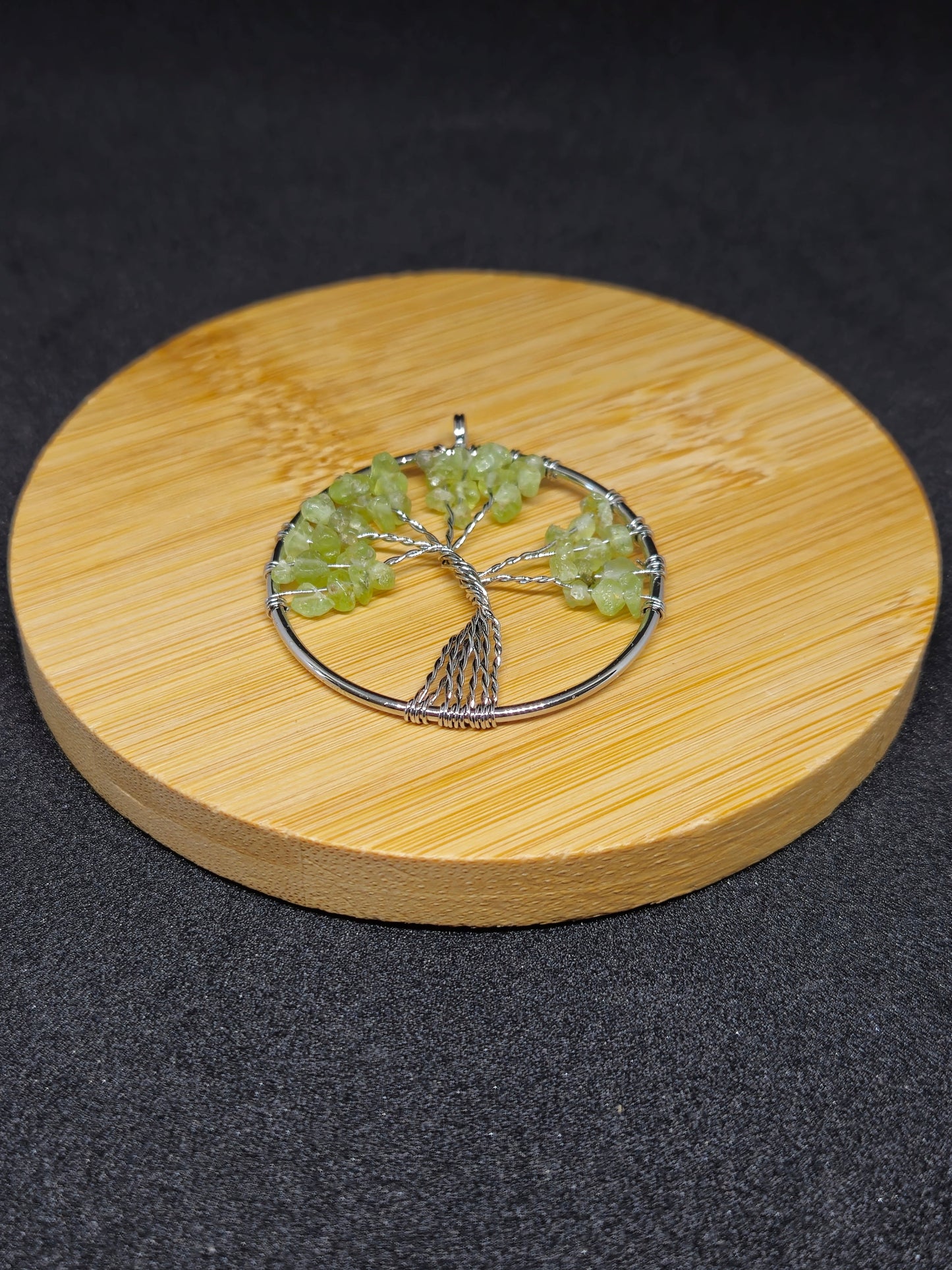 PENDENTIF ARBRE DE VIE EN PÉRIDOT
