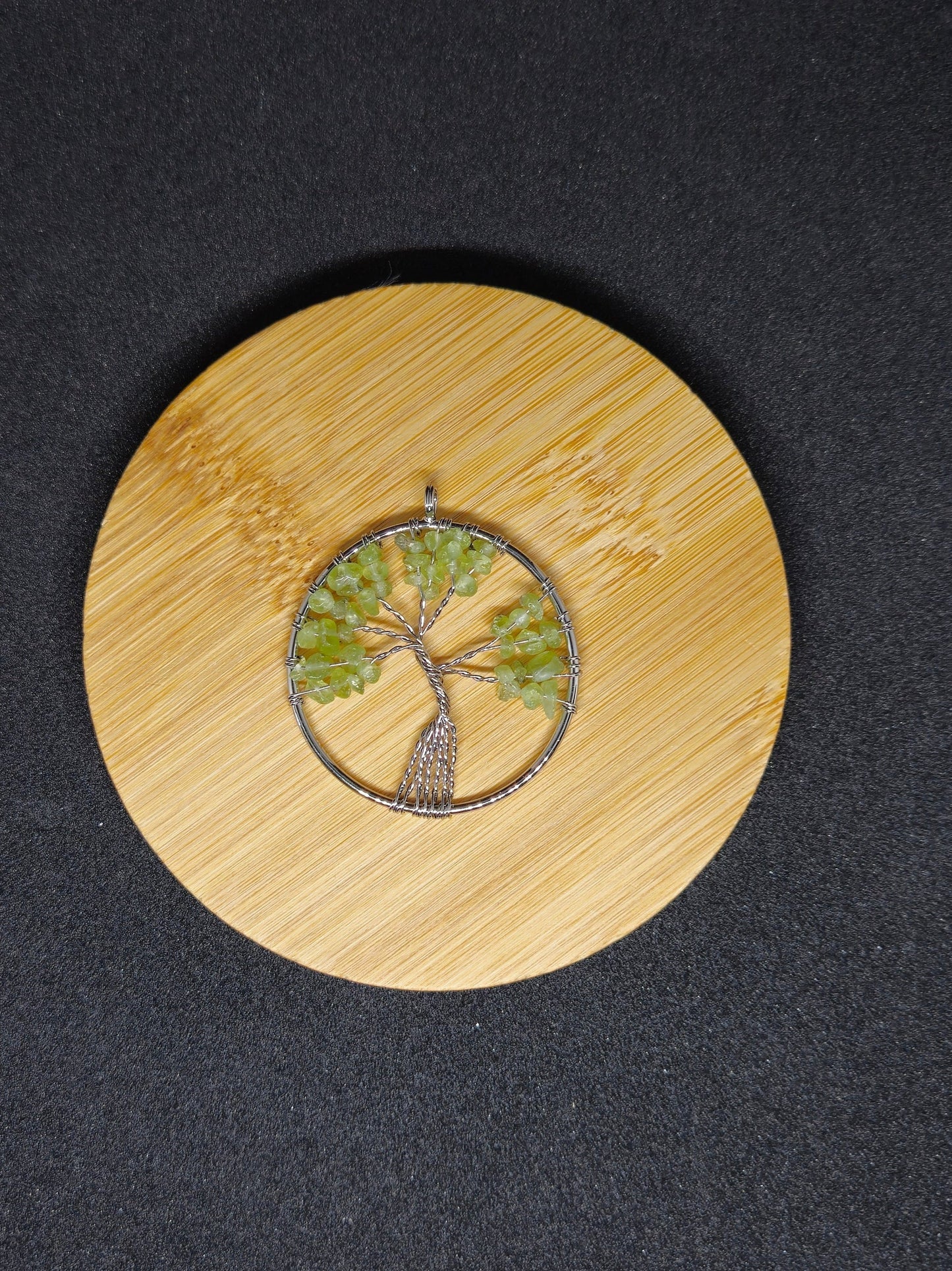 PENDENTIF ARBRE DE VIE EN PÉRIDOT