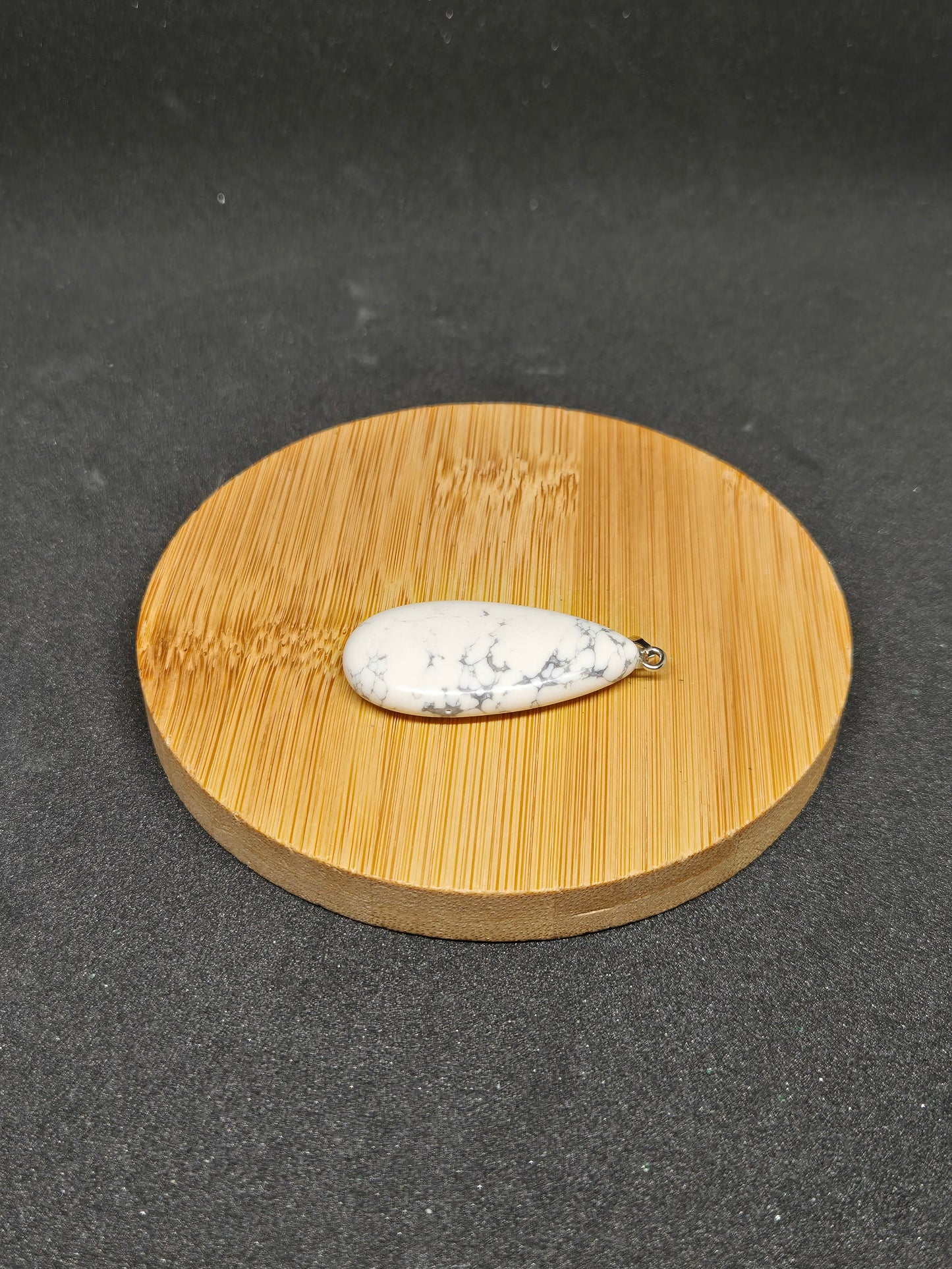 PENDENTIF GOUTTE HOWLITE