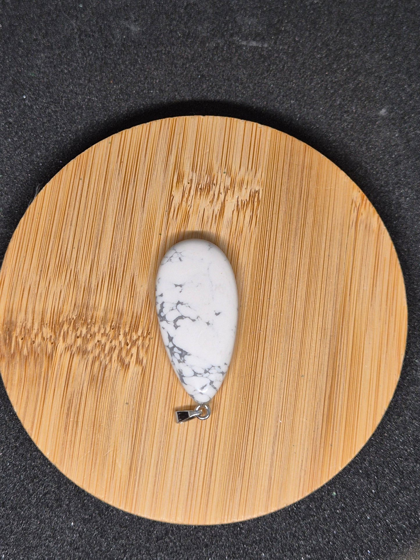 PENDENTIF GOUTTE HOWLITE