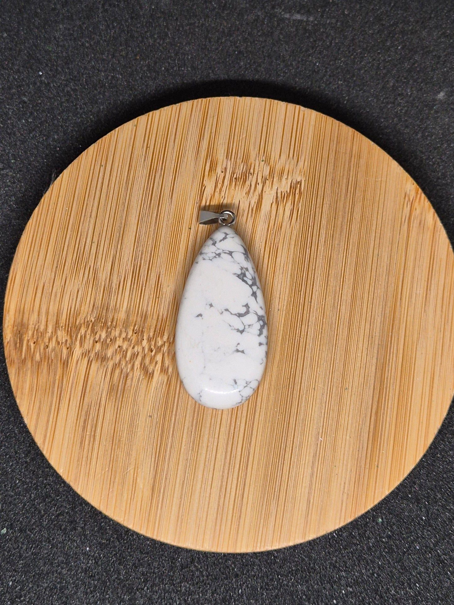 PENDENTIF GOUTTE HOWLITE