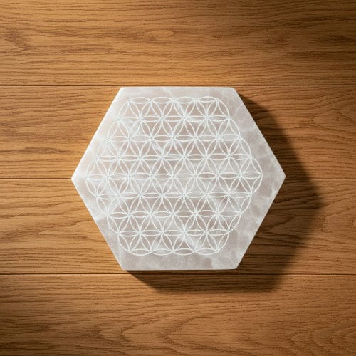 HÉXAGONAL GRAVÉ FLEUR DE VIE EN SÉLÉNITE BLANCHE