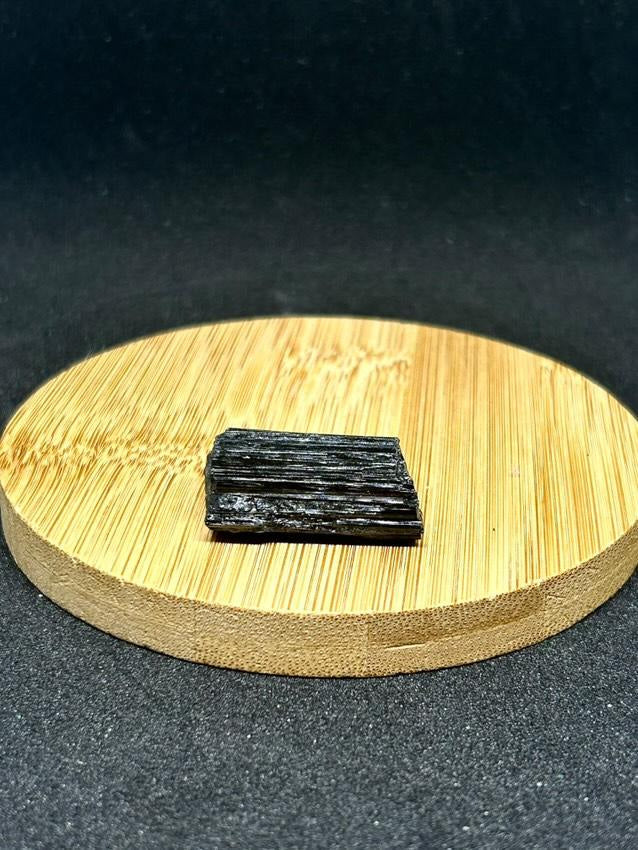 PIERRE BRUTE TOURMALINE CRISTALLISÉE (Petite)