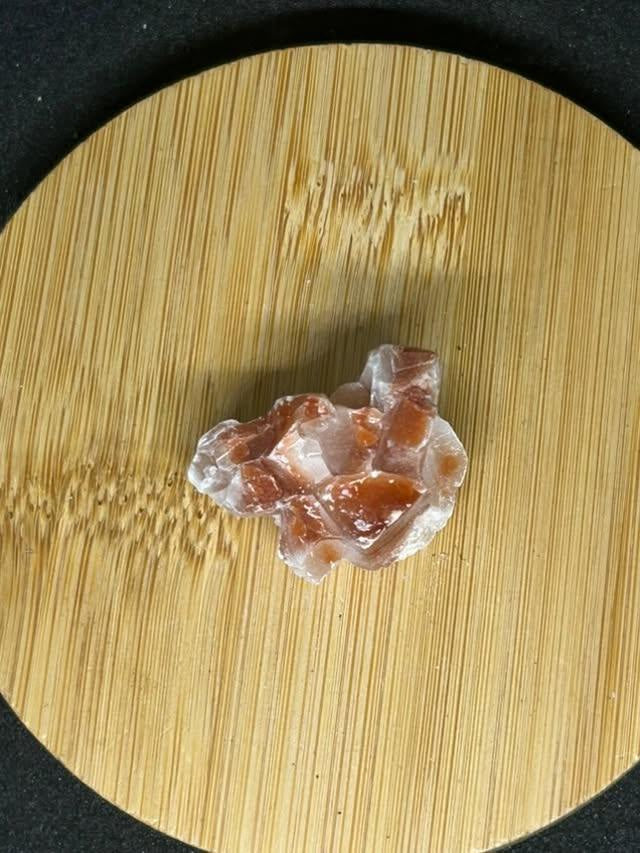 PIERRE BRUTE CALCITE ROUGE (Petite)