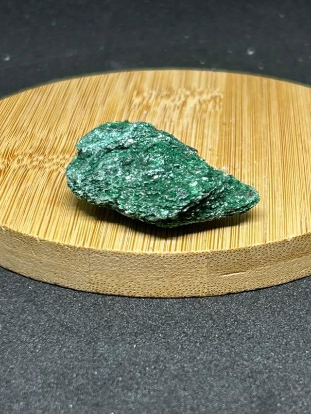 PIERRE BRUTE FUSCHITE VERTE (petite)