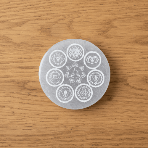 ROND GRAVÉ 7 CHAKRAS EN SÉLÉNITE BLANCHE