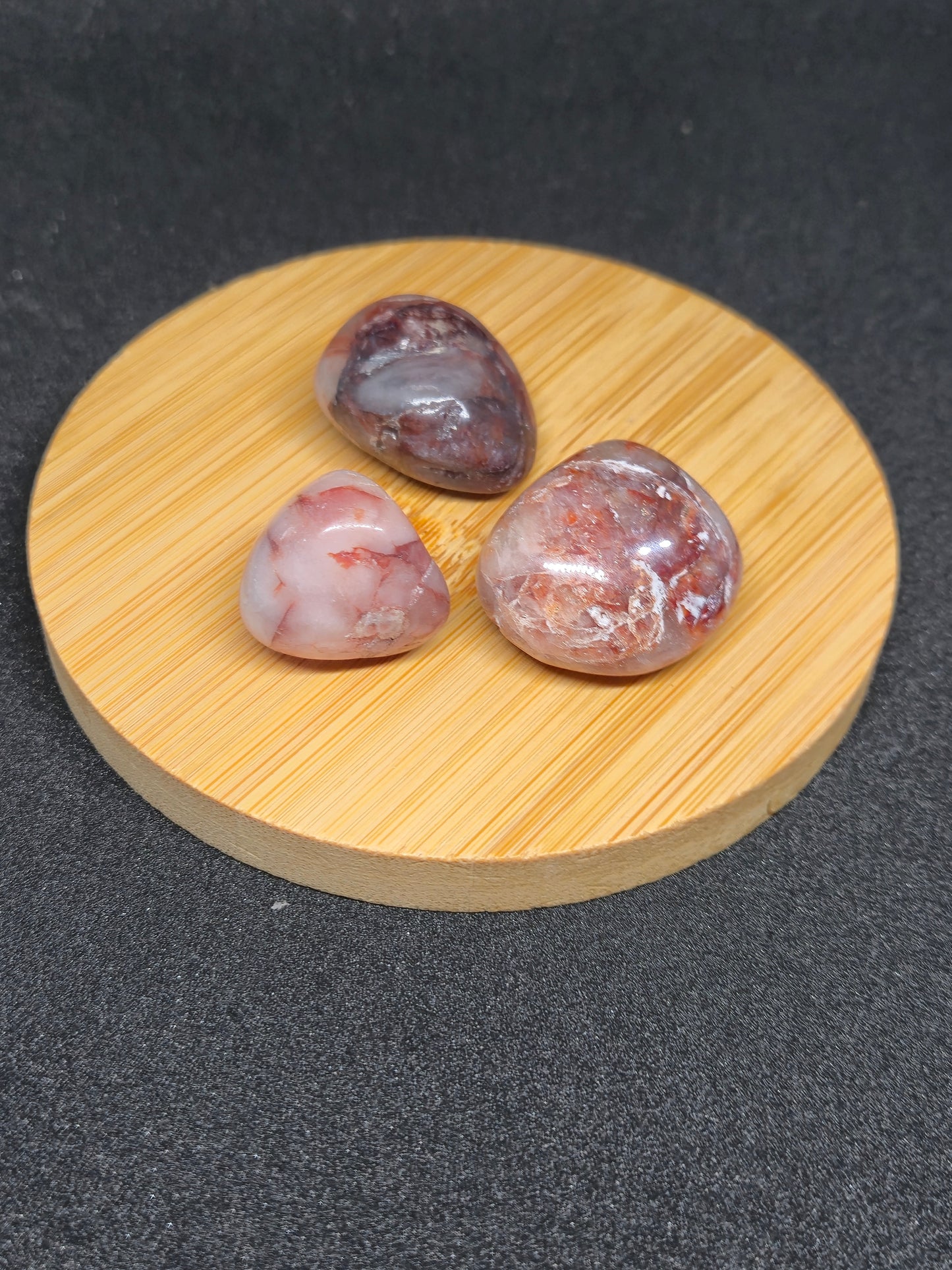 PIERRE ROULEE EN QUARTZ FEU (HÉMATOÏDE)