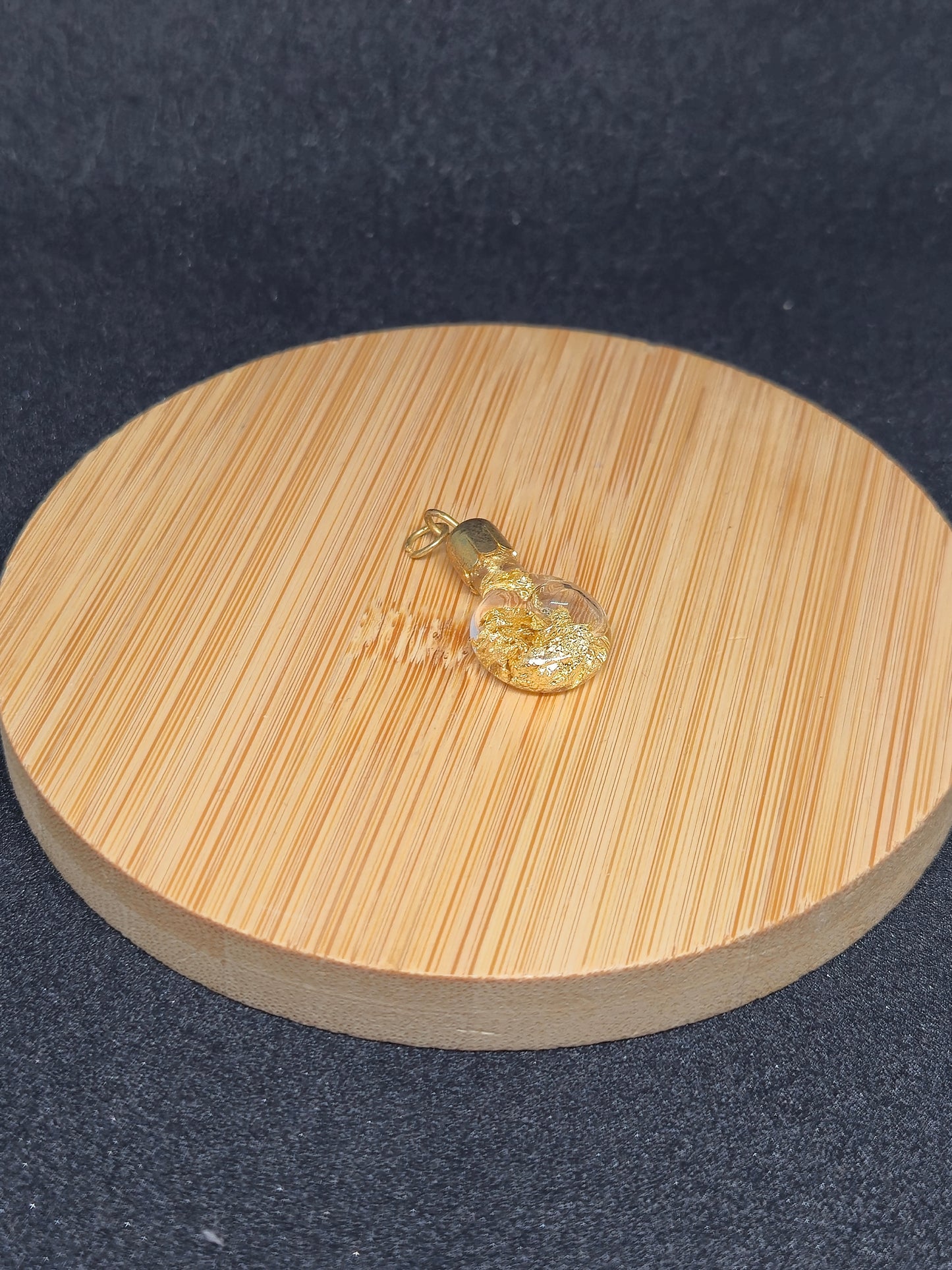 PENDENTIF PLAT DE FEUILLE D'OR